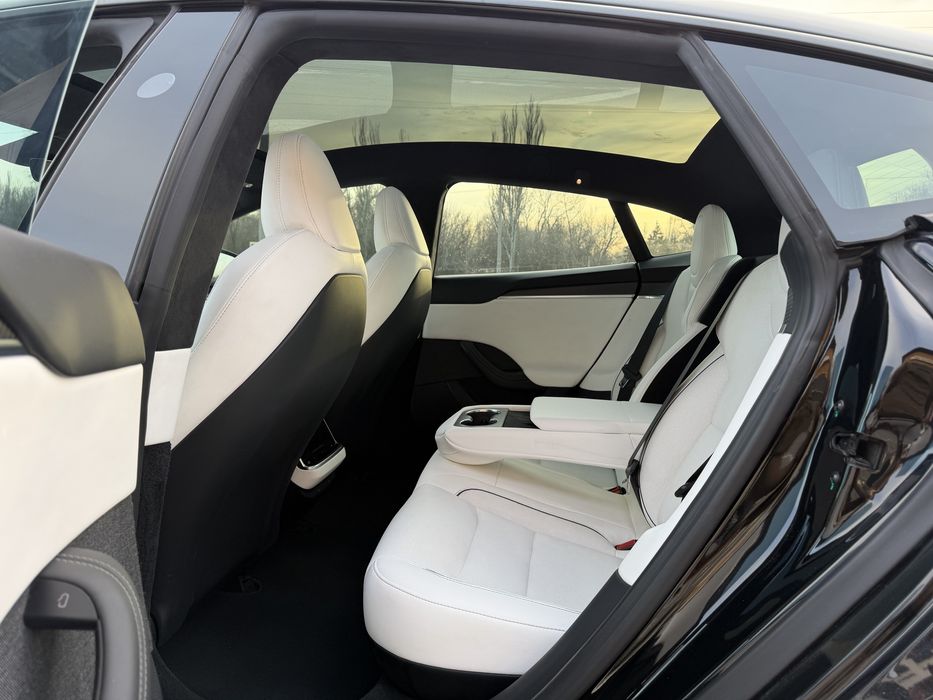 TESLA PLAID 2024 1033 к.с.