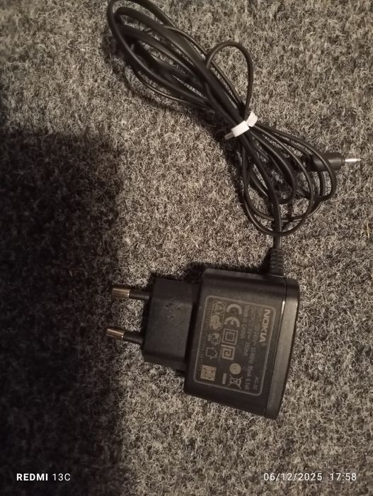 Carregador Nokia para telemóvel antigo