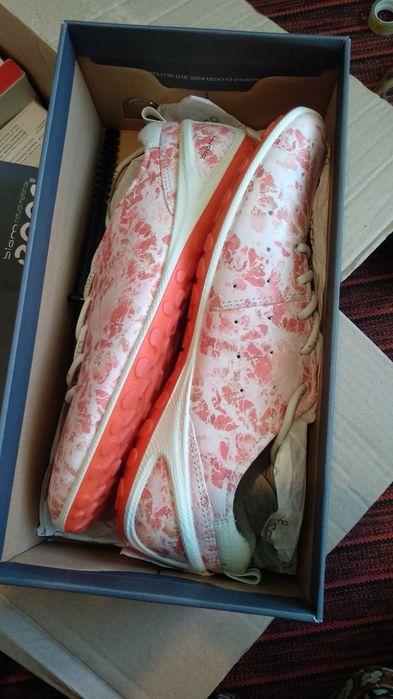 Кроссовки женские размер 40