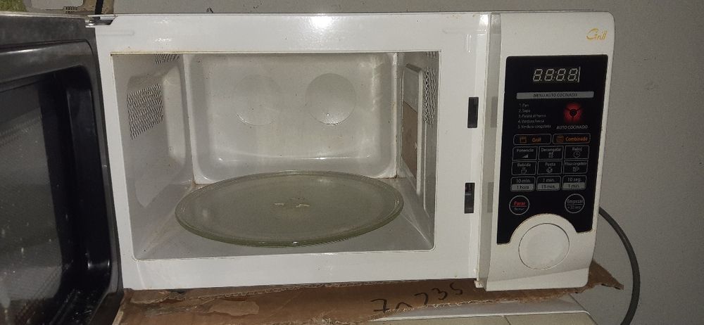 Microondas com grill digital