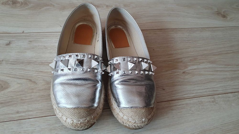 Srebrne błyszczące espadryle kolce lustrzane buty wiosenne buty