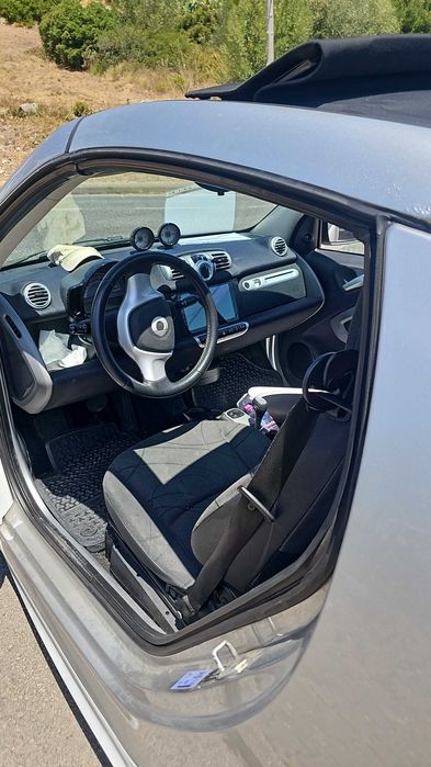 Smart cabrio de 2013 com 103.800 mil kms branco...carro esta impecável e importado...capota a trabalhar mt bem..