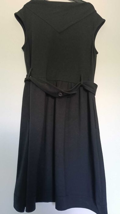 Vestido preto elegante com detalhes em brilhantes - Tamanho L