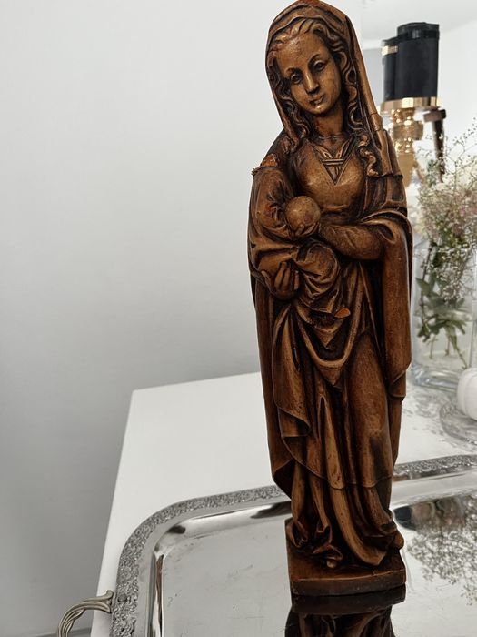 Madonna z Dzieciątkiem rzeźba