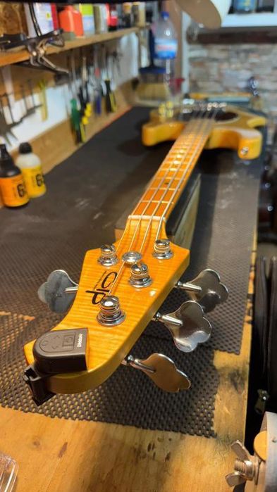 Baixo OLP BY Music Man StingRay Custom