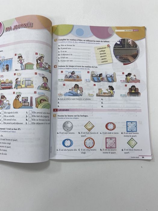 Caderno de atividades de Francês 1 7 ano da editora Areal