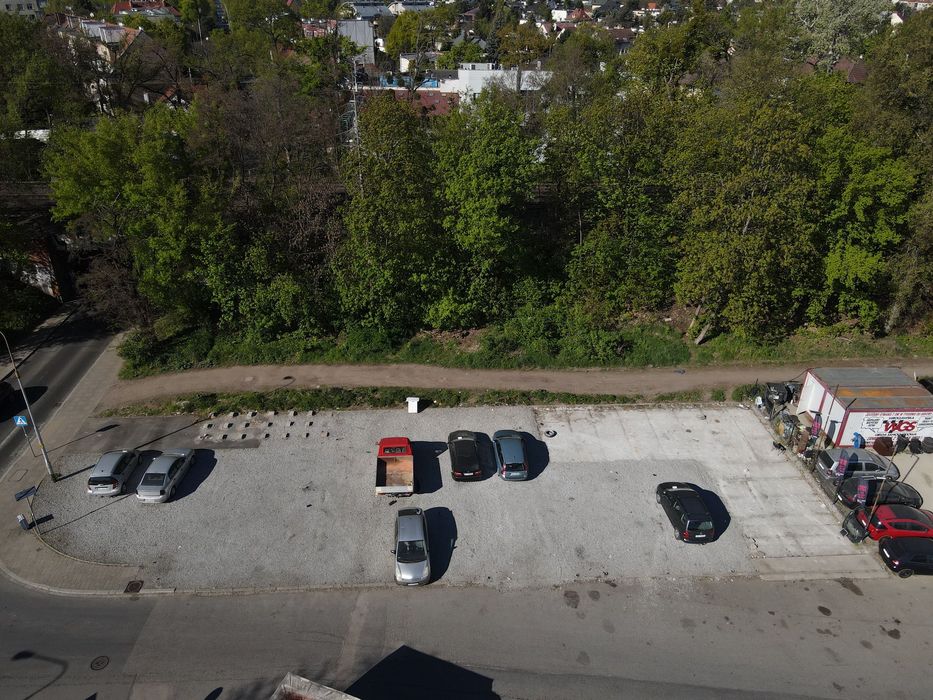 Do wynajęcia plac 700 m² – świetna lokalizacja, duży ruch – Wrocław Krzyki