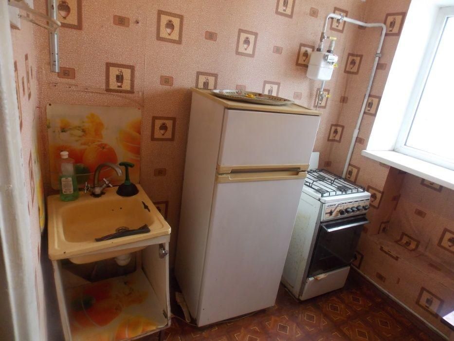 Продам 1-к. квартиру (гостинка) центр Броварів, Незалежності