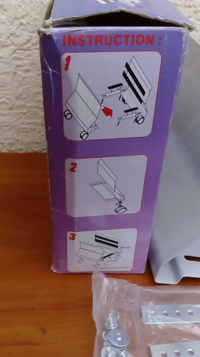 Podstawa na kółkach pod komputer