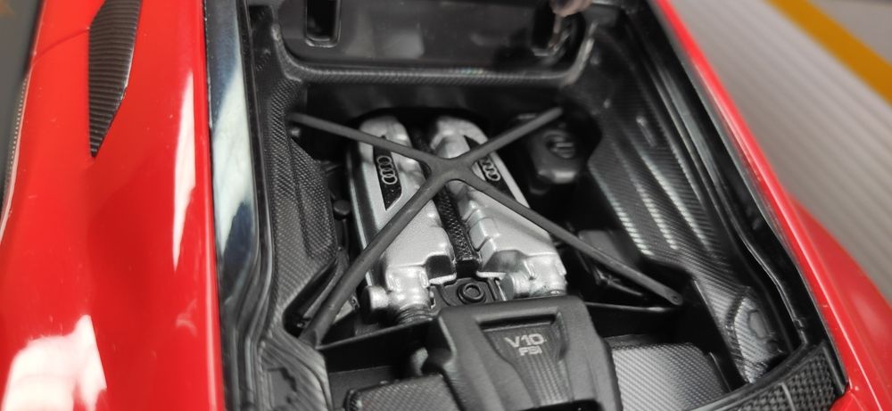 Audi R8 V10 Plus 1/18 Maisto
