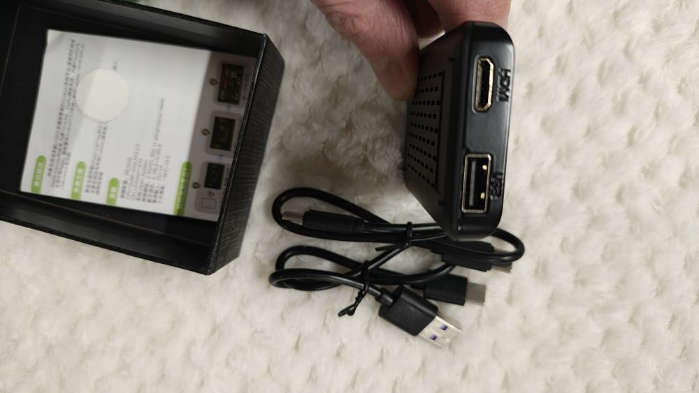 Bezprzewodowy Carplay android auto - tablet na ekranie Twojego auta