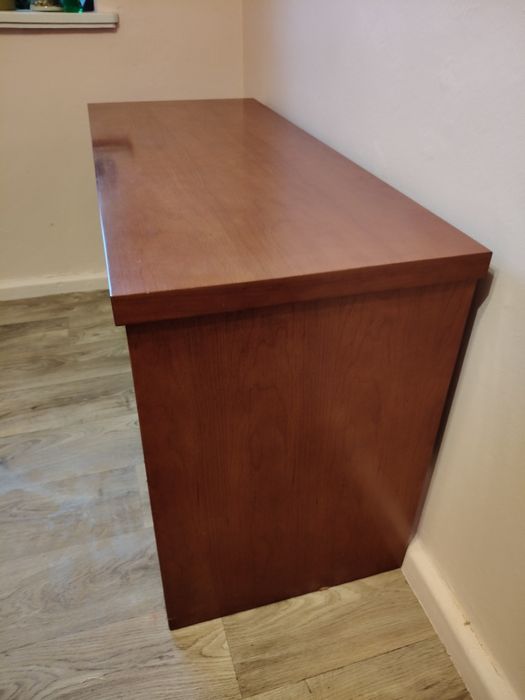 Biurko w kolorze orzech