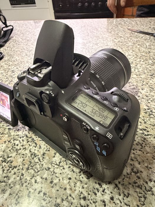 camara canon 60d EOS + EFS 18-135mm f/3.5-5.6