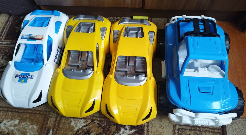 Продам машинки великі 30 см