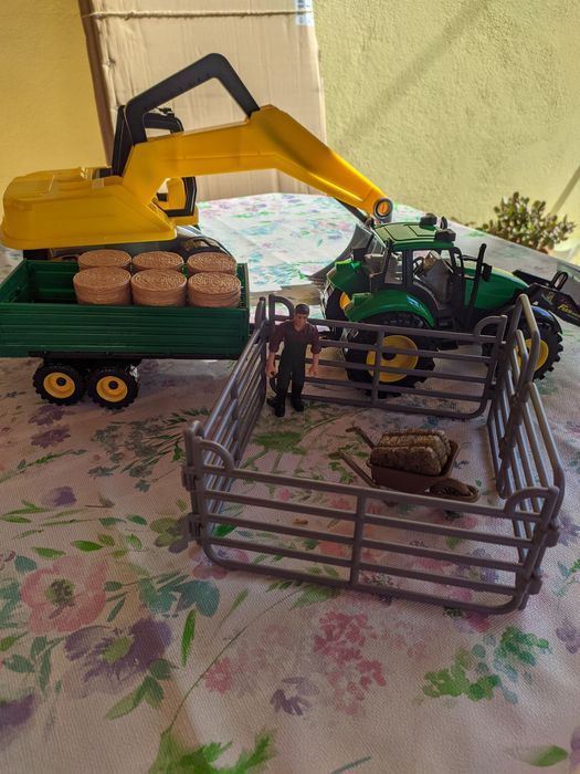 Brinquedo retroescavadora + tractor+ acessórios