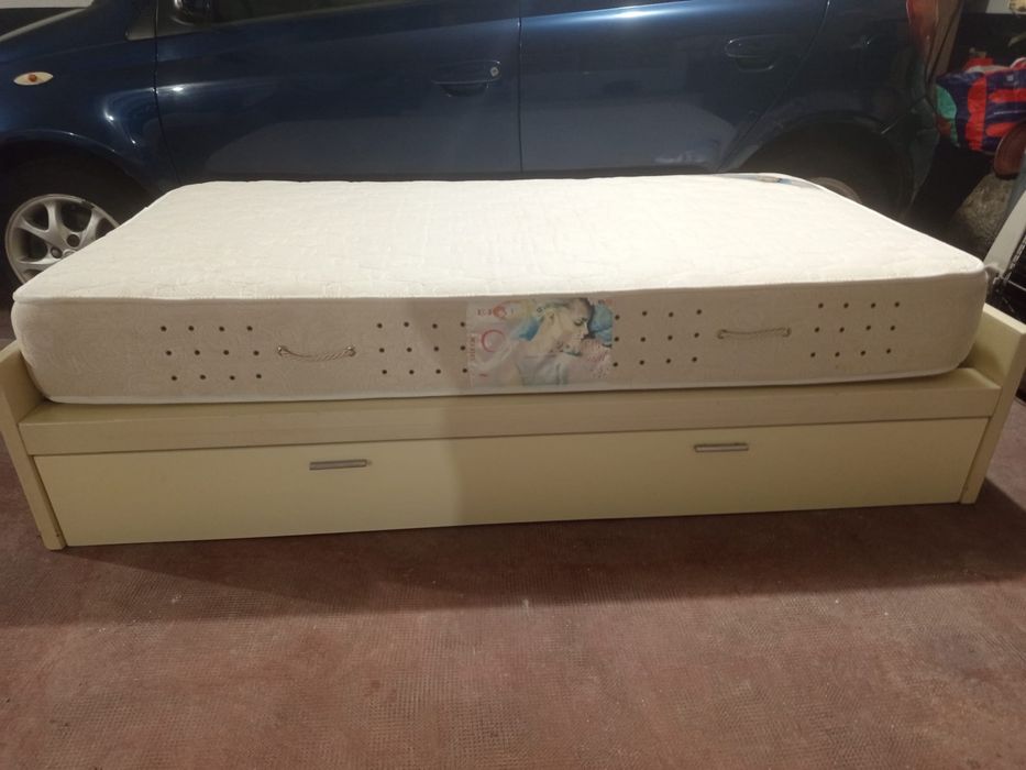 Cama solteiro com gaveta
