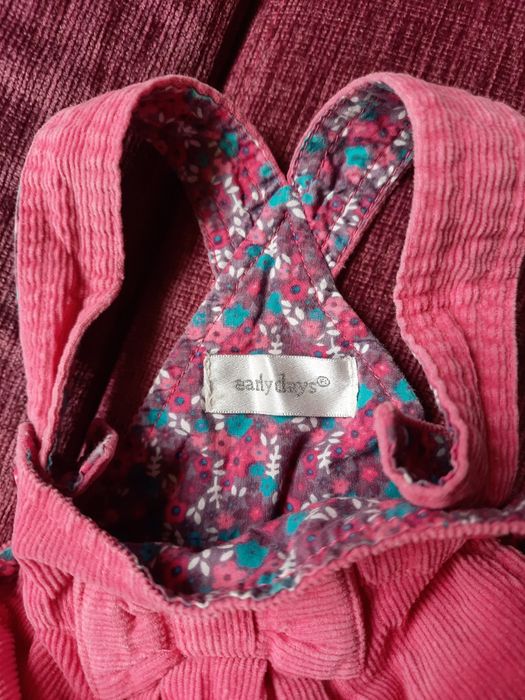 Trzy śliczne sukienki dla dziewczynki rozmiar 62-68