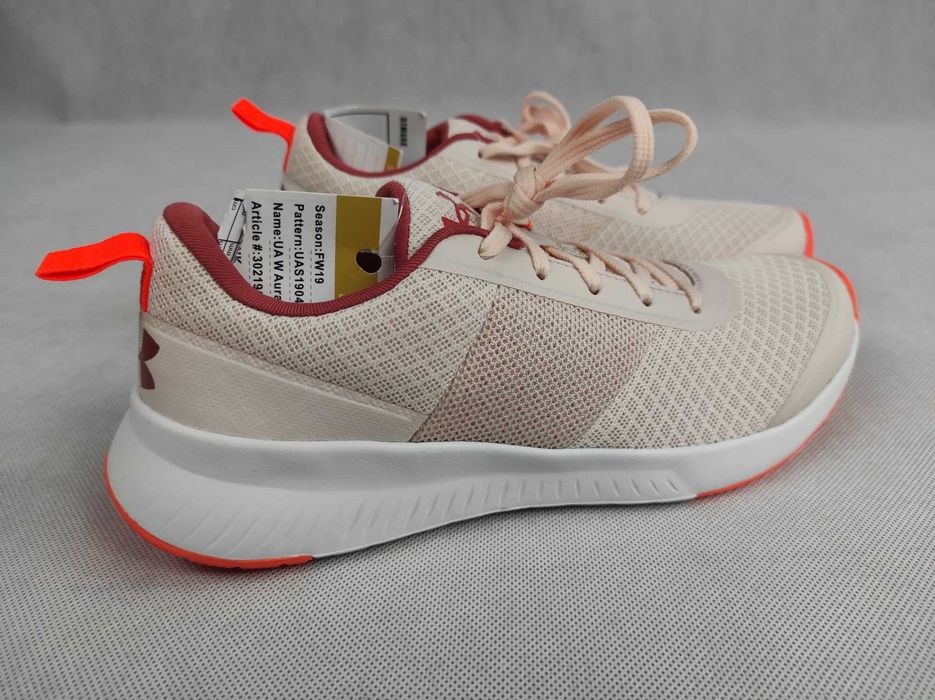 Buty sportowe damskie Under Armour UA W Aura Trainer r. 38