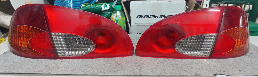 Jogo farolim/farolins/ótica traseiro Avensis T220 T22
