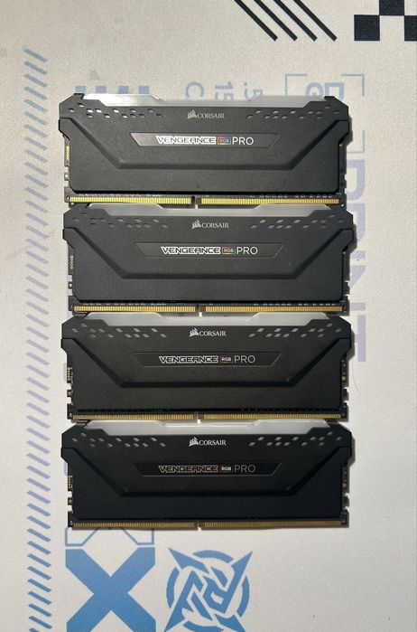 CORSAIR VENGEANCE DDR4 4000MHz 8GB×4枚 Оперативная память DDR4 16 Gb (4000 MHz) (Kit 8 Gb x 2