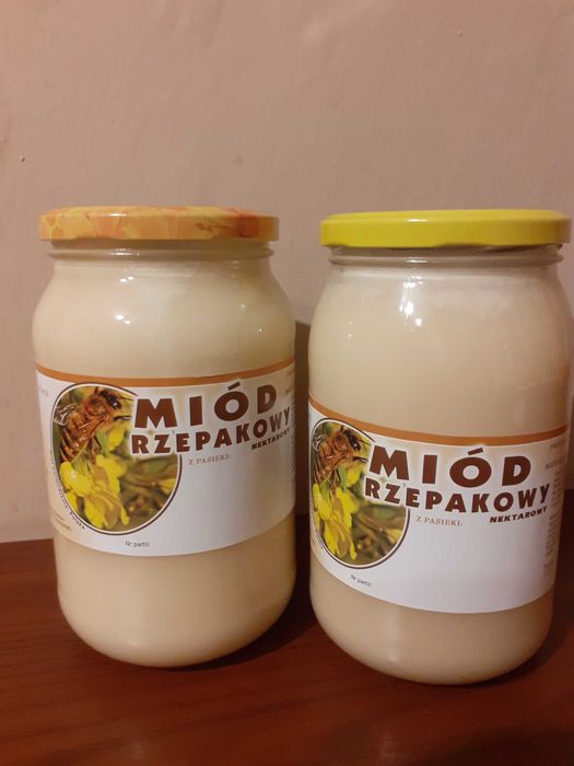 Miód z własnej pasieki.