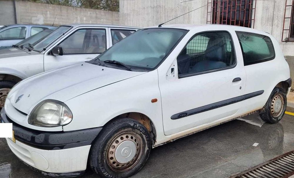 Para peças Renault Clio II 1.9D ano 1999