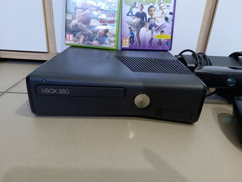 Konsola Xbox  360, Kinect,zasilacz, pad, gry Aktualne