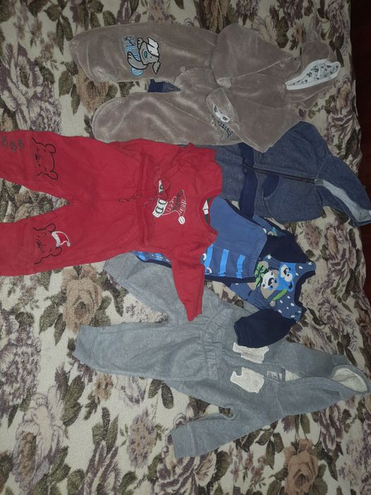 Одяг від 3до 9 місяців.