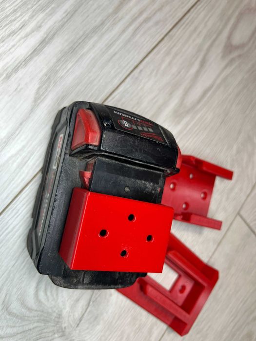 Тримач, кріплення для акумуляторів та інструменту Milwaukee М18