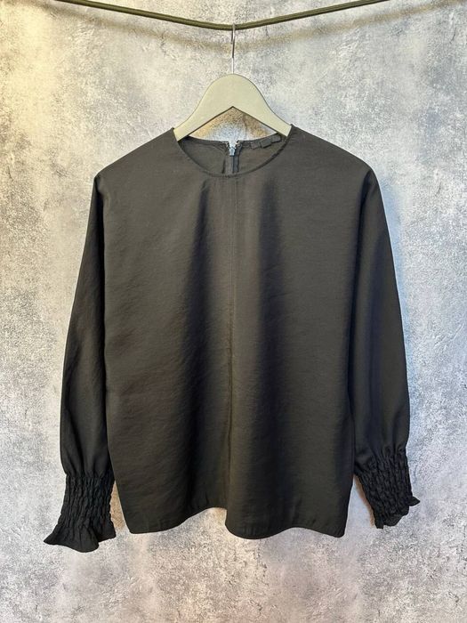 Чорна блуза з довгими рукавами COS