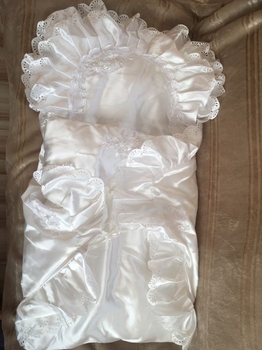 Atłasowy becik do chrztu, na chrzest, chrzciny