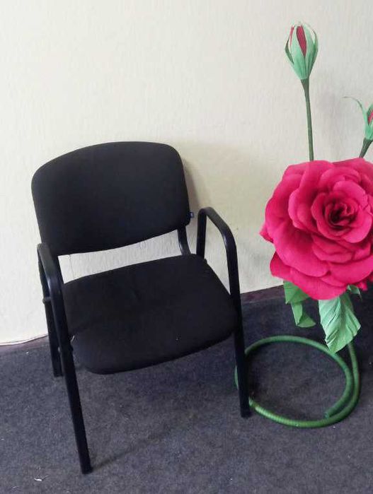 Київ, Офісний стілець чорнийз високими ручками, доставка.