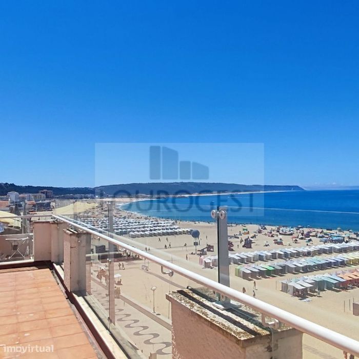 Apartamento T4 com terraço e garagem na Nazaré