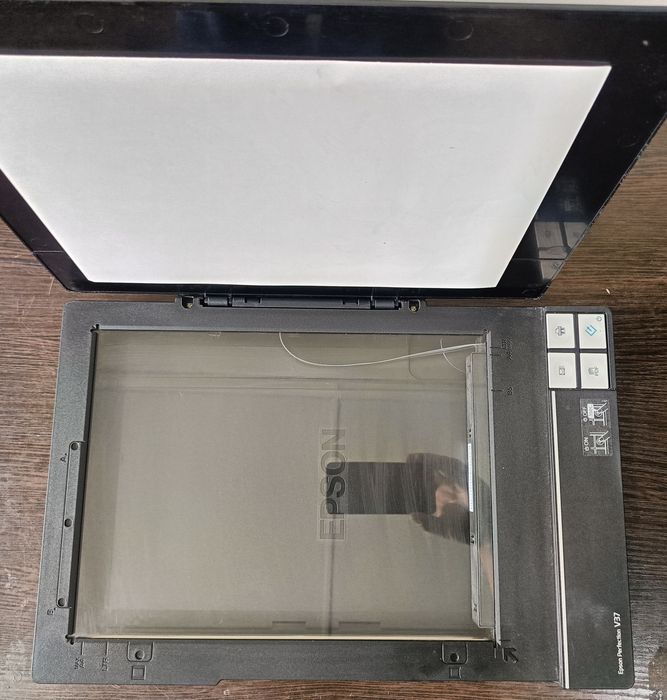 Планшетний сканер Epson Perfection V37