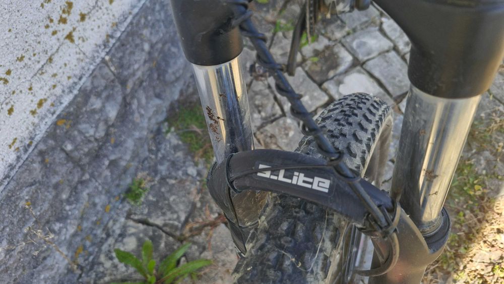 Bicicleta BTT Specialized Rockhopper (Rodas 26") - Travões de Disco