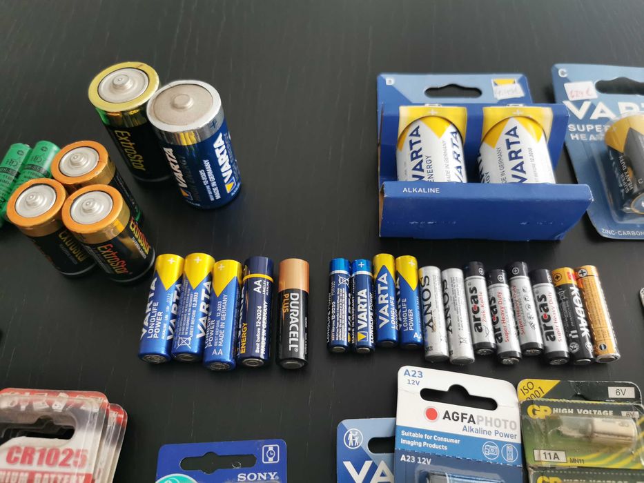 Várias pilhas quase todas novas