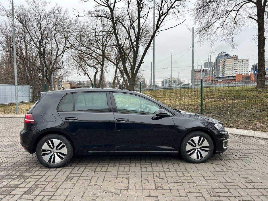 Оренда електромобіля Volkswagen e-Golf Highline