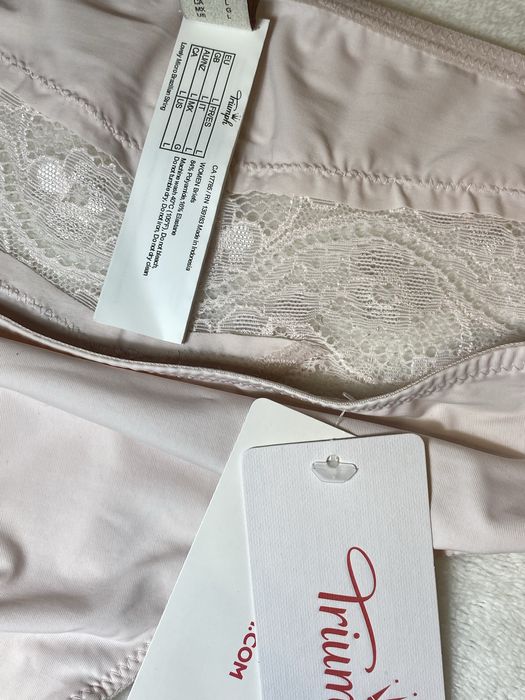 Triumph Nowe majtki Lovely Micro Brazilian String 40/L jasny róż z koronką