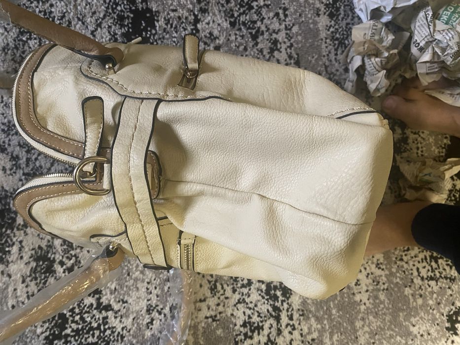 Сумка жіноча через плече молочного кольору