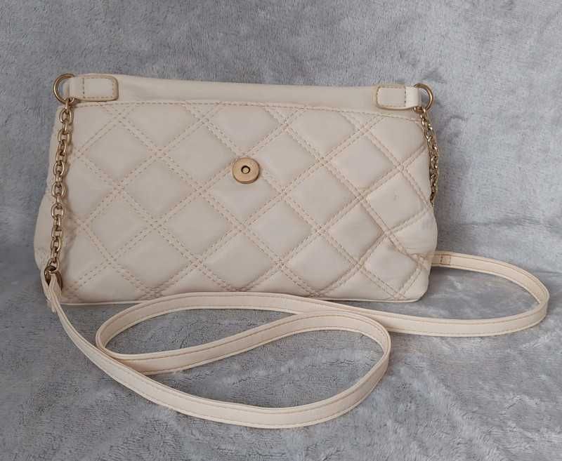 Listonoszka pikowana coco Bershka