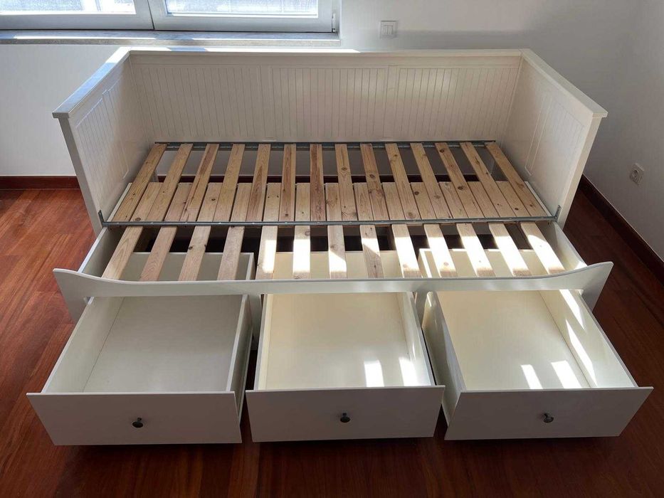 Vende-se Sofá-Cama IKEA (quase novo) com colchões incluídos