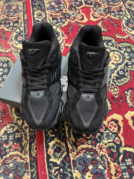 New Balance 9060 Triple Black Rozmiar 41.5