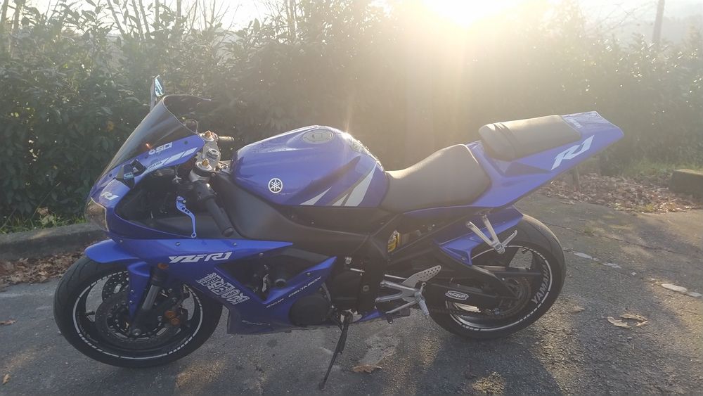 Yamaha  YZF.  R1