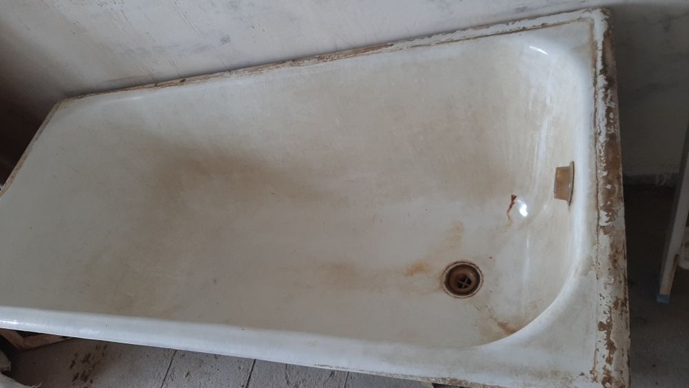 Ванна чугунная с ножками