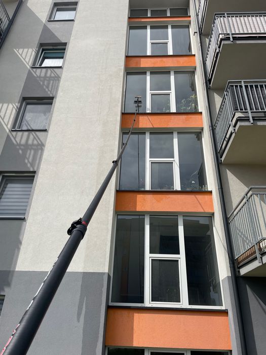 Mycie Okien Przeszkleń Paneli fotowoltaicznych Szklanych Fasad Demi