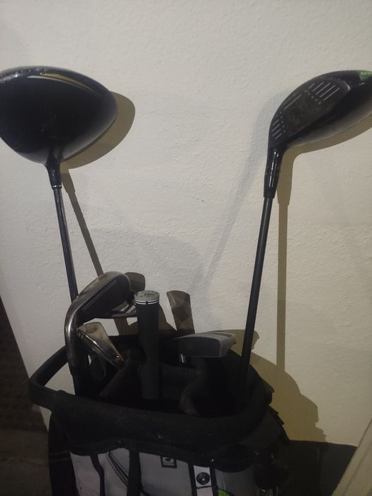 Conjunto de golf com bolsa e tacos