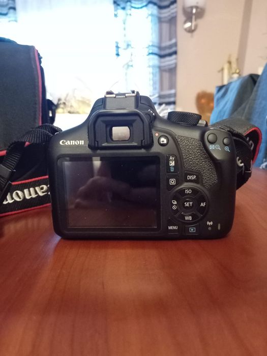 Conjunto Canon 1300D EOS + lente 50mm + Micro SD 64gb + mala