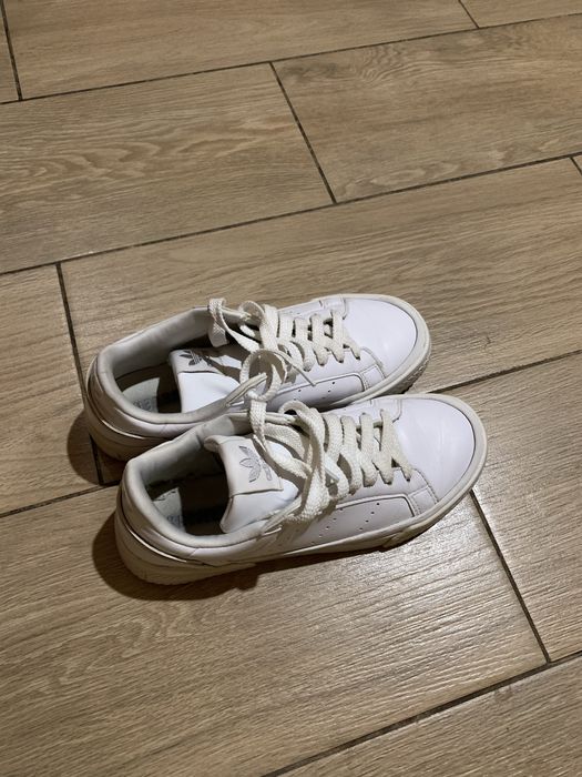 Адидас кросовки оригинал. 24см