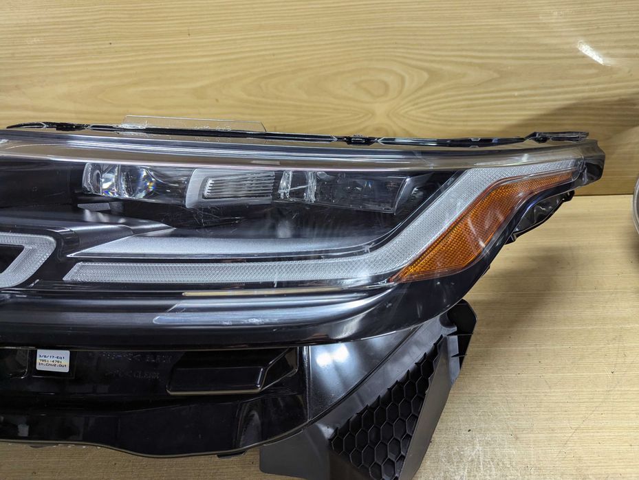 Фара Land Rover Velar usa.
