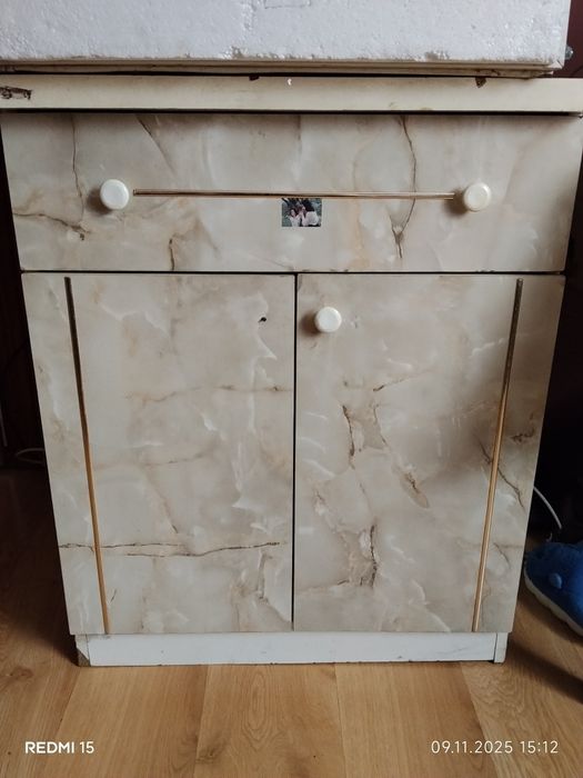 Тумбочка, шафа, меблі